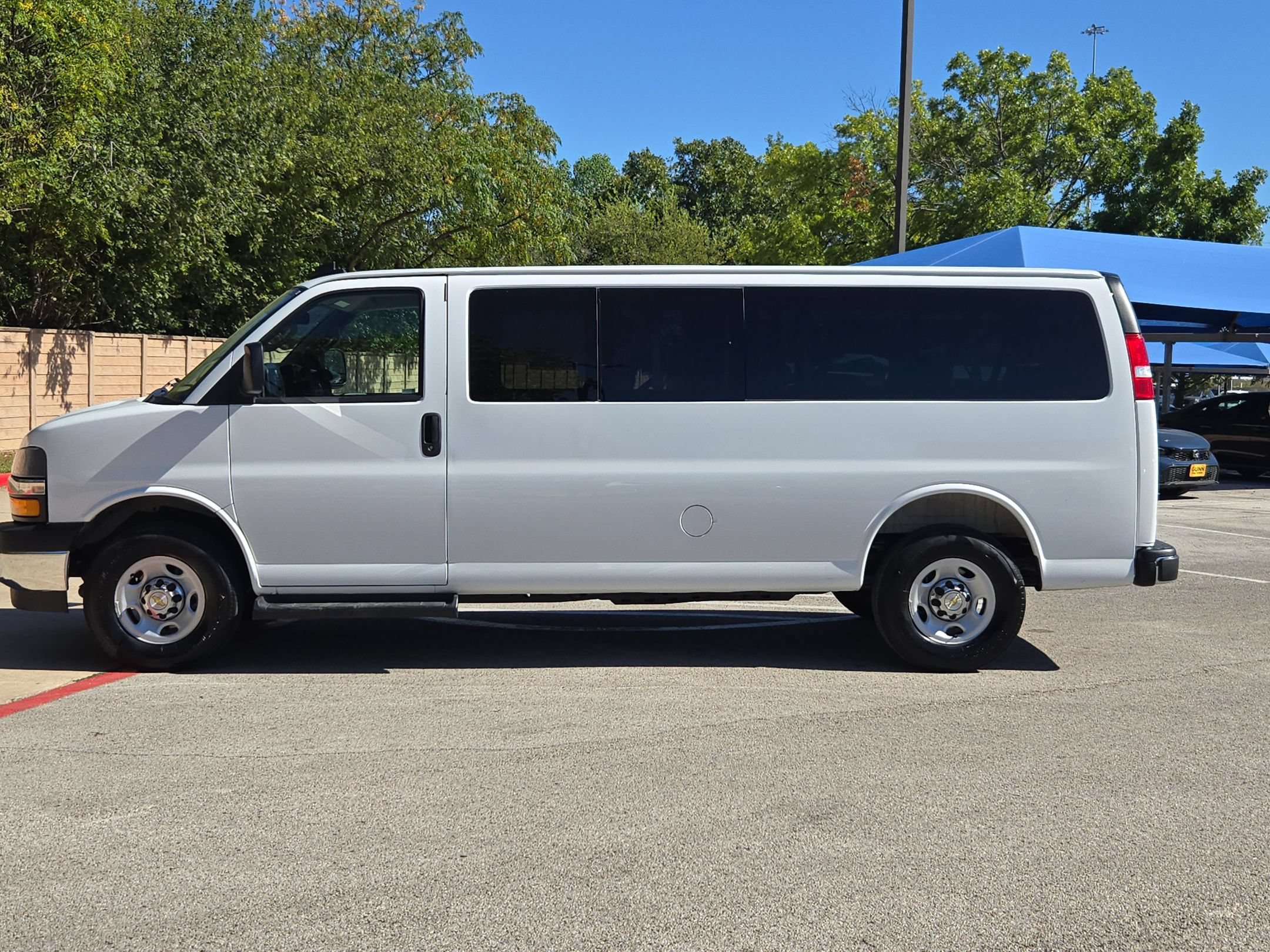 Used 2025 Chevrolet Express 3500 LT w/ LT Preferred Equipment Group RWD image 6