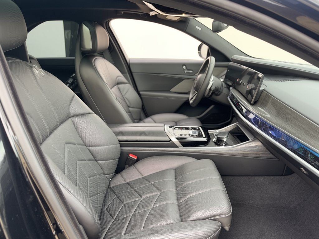 Used 2026 BMW 740i RWD image 30