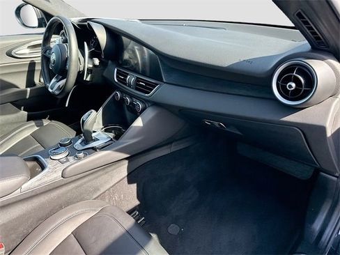 Used 2023 Alfa Romeo Giulia Sprint image 26