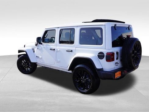 Certified 2025 Jeep Wrangler Unlimited Sahara w/ Safety Group AWD/4WD image 9