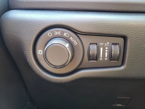 New 2026 Chrysler Voyager LX FWD image 25