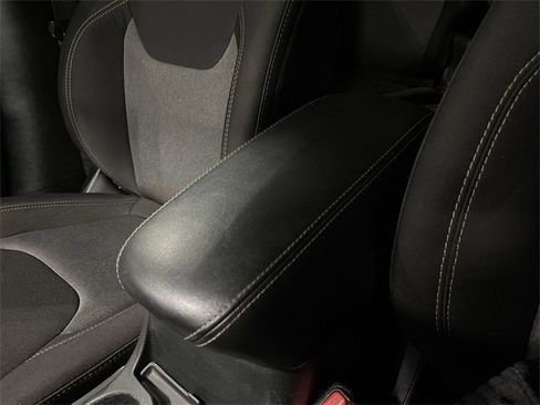 Used 2016 Jeep Cherokee Sport image 24