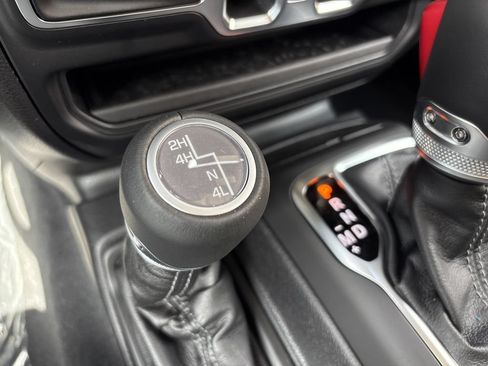 Used 2026 Jeep Gladiator Sport AWD/4WD image 32