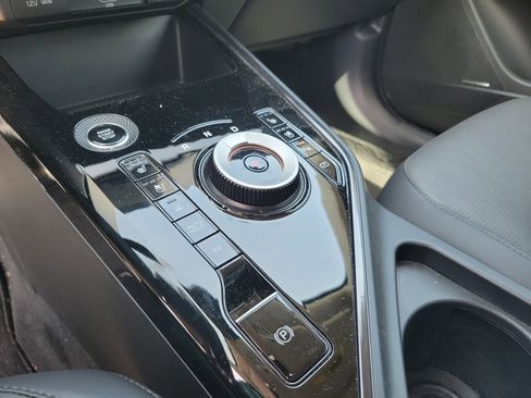 Used 2024 Kia Niro SX Touring image 13