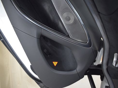 Used 2023 McLaren Artura image 32