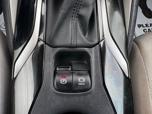 Used 2022 Toyota Corolla LE image 32