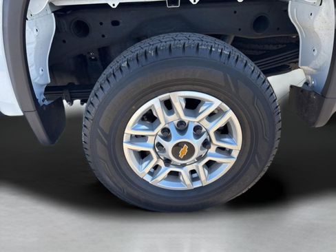 Used 2024 Chevrolet Silverado 2500 LT image 49