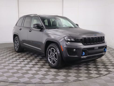 Used 2022 Jeep Grand Cherokee Trailhawk w/ Advanced Protech Group II image 3