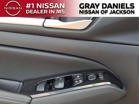 Certified 2025 Nissan Altima 2.5 SL FWD image 10