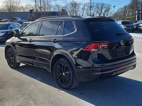 Certified 2022 Volkswagen Tiguan SE R-Line image 27