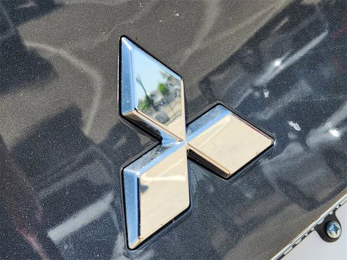 New 2025 Mitsubishi Outlander SE image 7