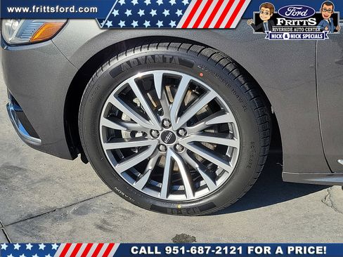 Used 2017 Lincoln Continental Select image 20