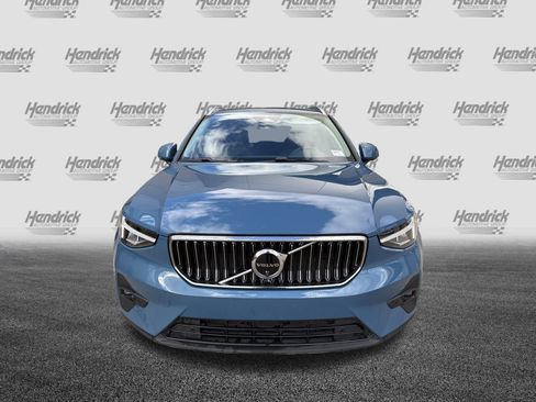Used 2025 Volvo XC40 B5 Plus image 3