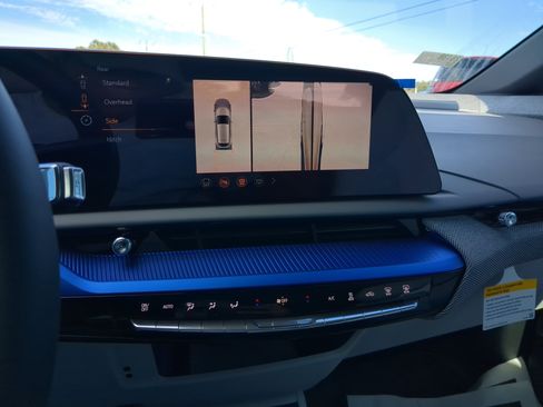 New 2026 Cadillac Optiq Luxury 1 image 24