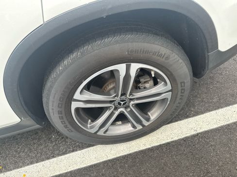 Used 2021 Mercedes-Benz GLC 300 4MATIC image 4
