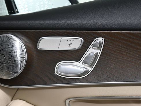 Used 2019 Mercedes-Benz GLC 300 4MATIC image 28