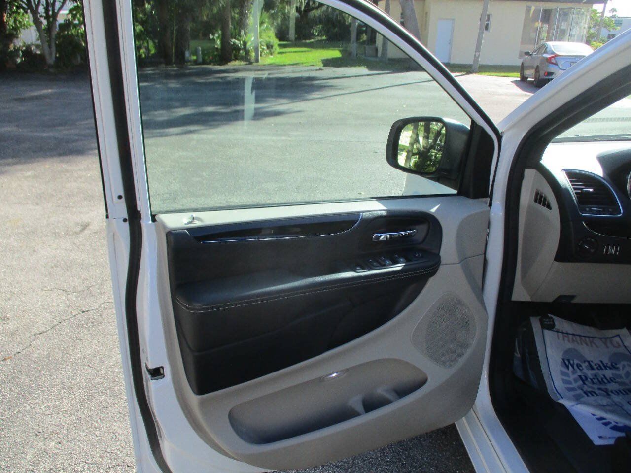 Used 2018 Dodge Grand Caravan SXT w/ Driver Convenience Group FWD image 20