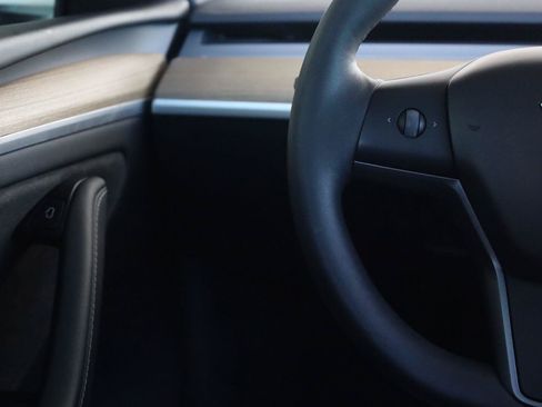 Used 2024 Tesla Model Y Long Range AWD/4WD image 29