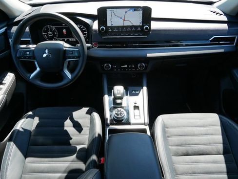 Used 2023 Mitsubishi Outlander SE AWD/4WD image 13