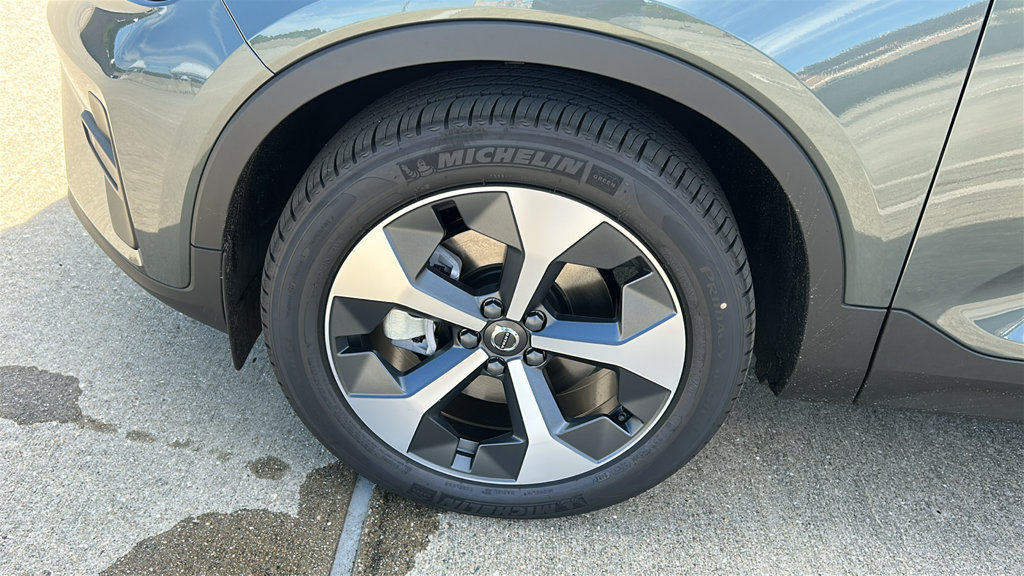 New 2026 Volvo XC40 B5 Core w/ Climate Package AWD/4WD image 8