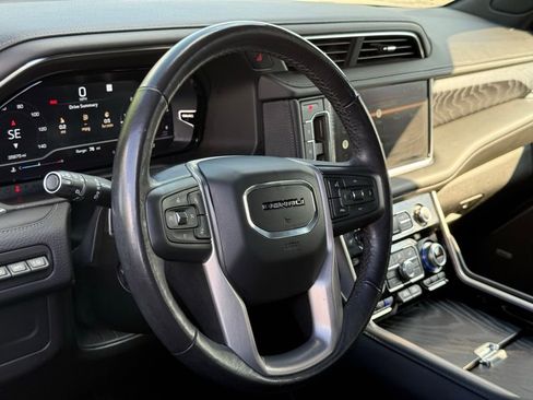 Used 2022 GMC Yukon Denali AWD/4WD image 16