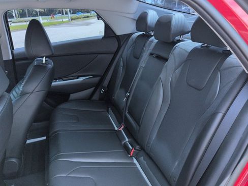 Used 2022 Hyundai Elantra Limited FWD image 14