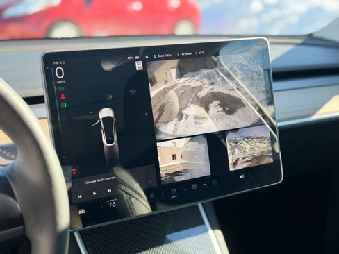 Used 2021 Tesla Model Y Long Range image 19