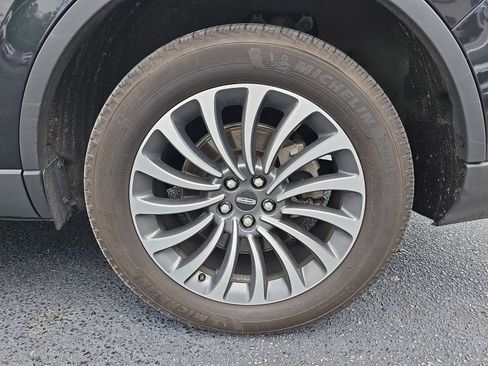 Used 2023 Lincoln Aviator AWD w/ Premium Package image 9