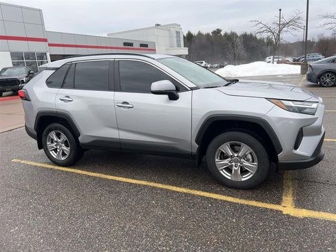 Used 2023 Toyota RAV4 XLE w/ Convenience Package image 5
