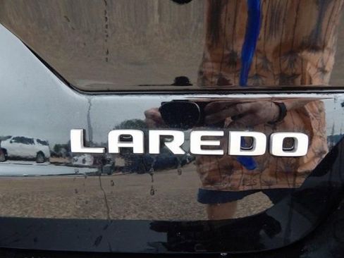 Used 2025 Jeep Grand Cherokee Laredo AWD/4WD image 10