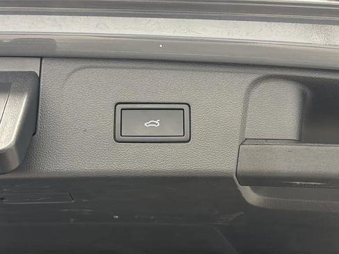 Used 2025 Volkswagen Atlas Peak Edition SE image 30