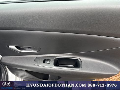 Certified 2023 Hyundai Elantra SEL FWD image 15