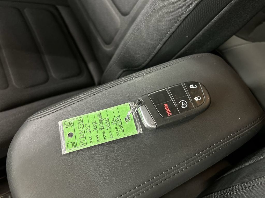 Used 2017 Jeep Renegade Altitude AWD/4WD image 12