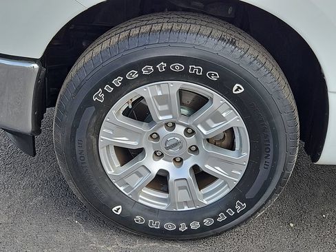 Used 2018 Nissan Titan SV w/ SV Convenience Package RWD image 13
