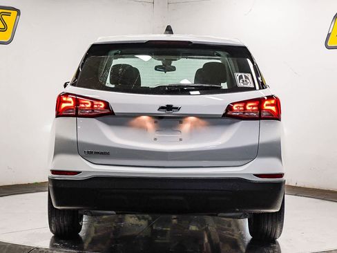 Used 2023 Chevrolet Equinox LS image 3