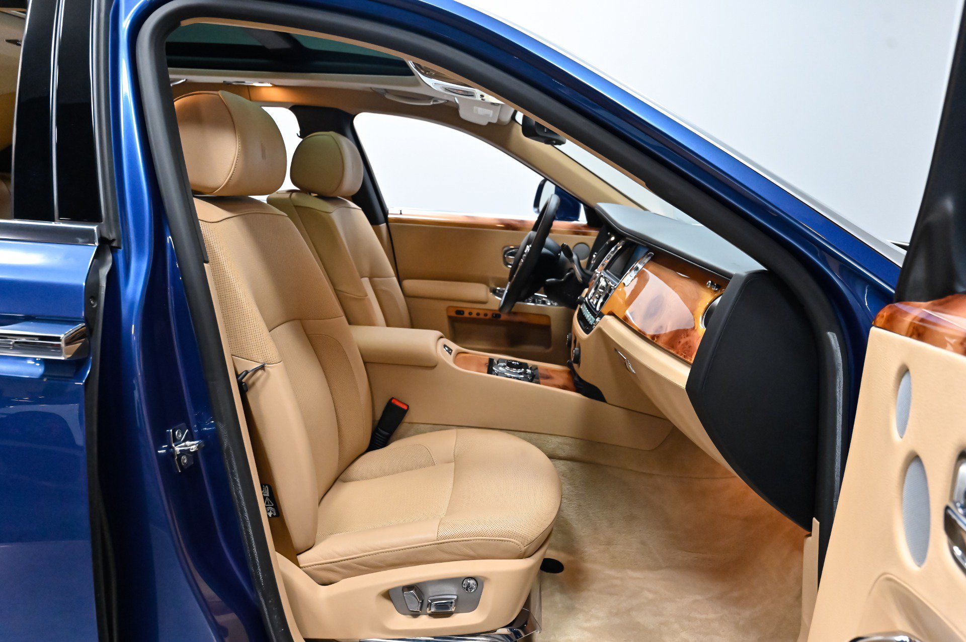 Used 2012 Rolls-Royce Ghost RWD image 47
