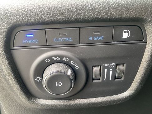 Used 2023 Jeep Grand Cherokee 4WD 4xe image 17