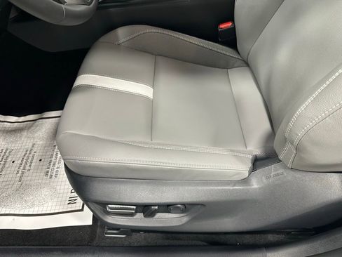 Used 2025 Toyota Camry SE image 13