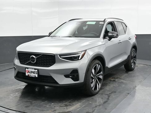 Used 2025 Volvo XC40 B5 Ultra w/ Climate Package AWD/4WD image 8