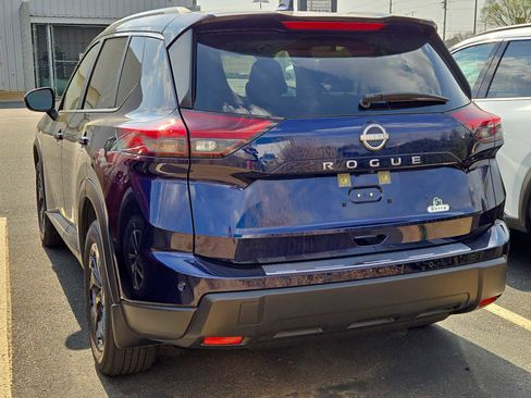 Used 2025 Nissan Rogue SV w/ SV Premium Package image 4