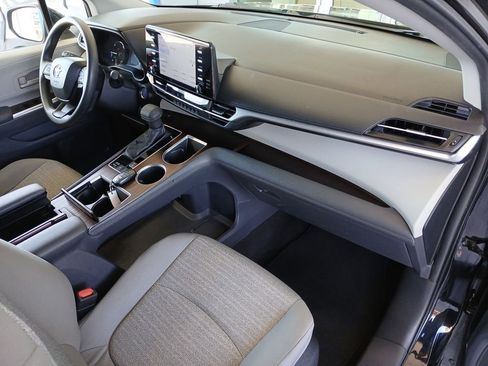 Used 2023 Toyota Sienna LE image 30
