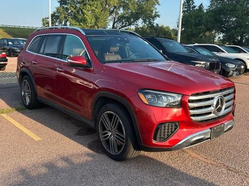 Used 2024 Mercedes-Benz GLS 450 4MATIC image 12