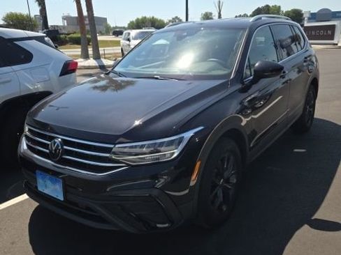 Used 2024 Volkswagen Tiguan SE image 8