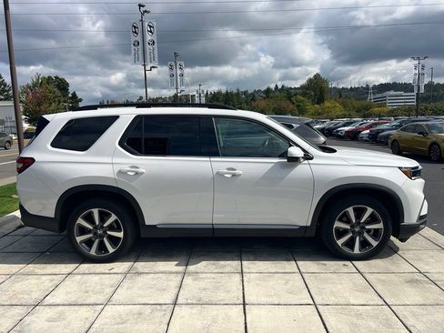Used 2024 Honda Pilot Touring image 6