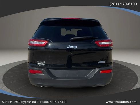 Used 2018 Jeep Cherokee Latitude Plus w/ Cold Weather Group AWD/4WD image 5