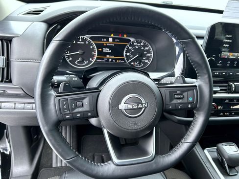 Used 2024 Nissan Pathfinder SL image 11