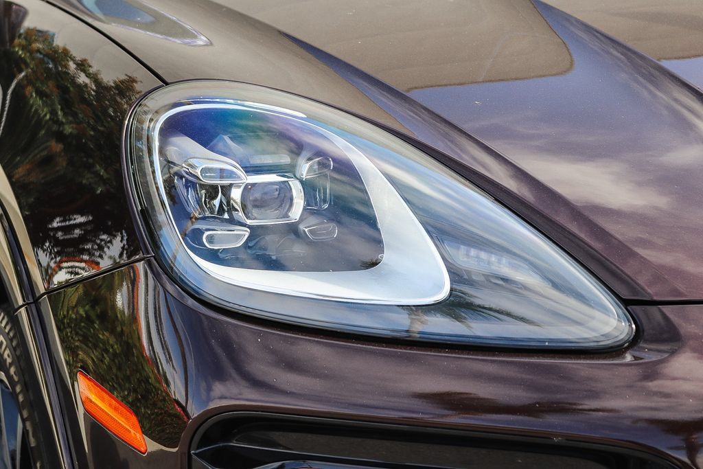 Used 2023 Porsche Cayenne AWD/4WD image 4