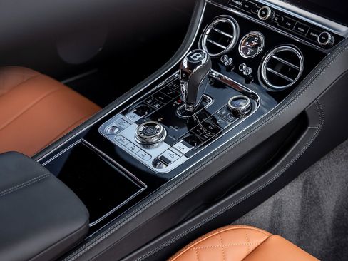 Used 2022 Bentley Continental GT image 28