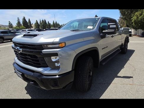 Used 2025 Chevrolet Silverado 2500 Custom w/ Custom Value Package RWD image 4