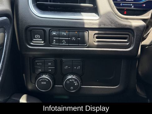 Used 2023 Chevrolet Suburban Z71 AWD/4WD image 28